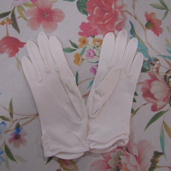 Vintage NOS New Dead Stock White Cotton Gloves with Buttons---9.5"---#3779-08/24 - Picture 3 of 4